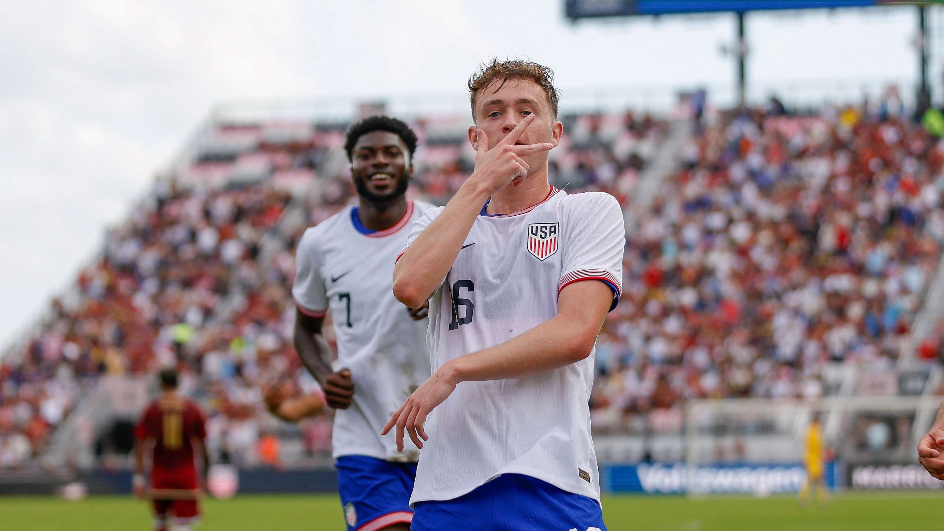 足球接轨的 足球接轨的